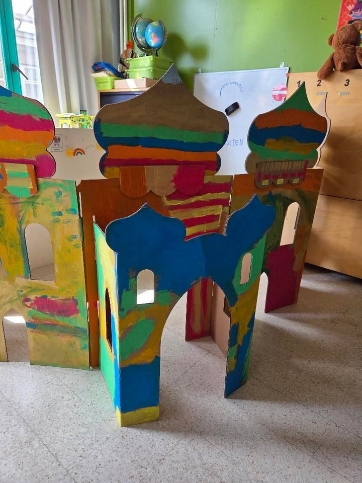 Cardboard XL Arabic play wall