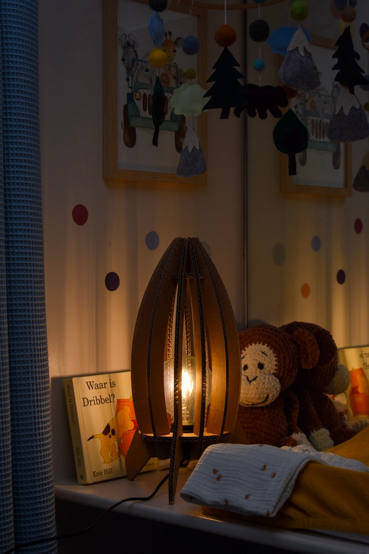 Kartonnen meise lamp