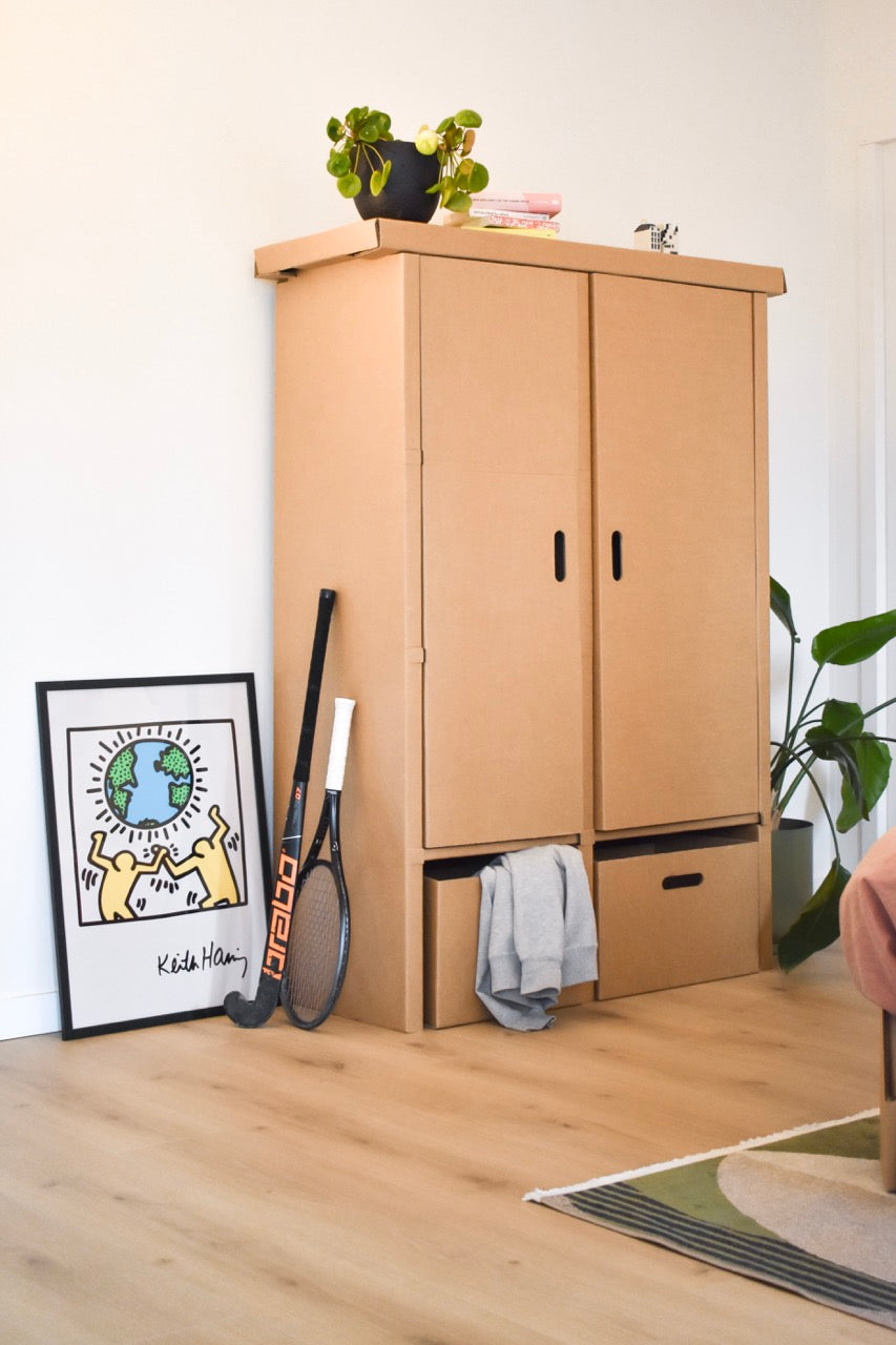 Kleiderschrank aus Karton