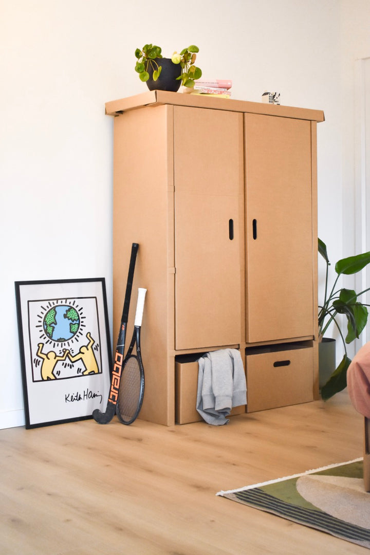 Kleiderschrank aus Karton