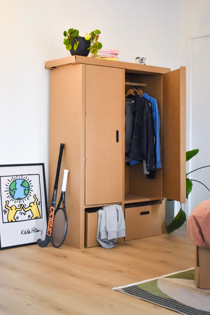 Kleiderschrank aus Karton
