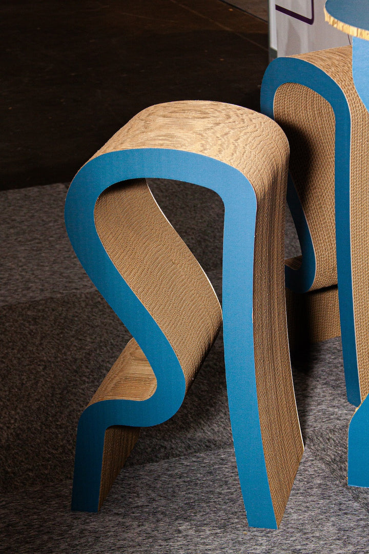 Barhocker aus Wellpappe