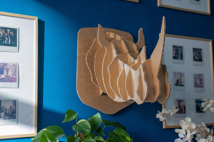Kartonnen neushoorn hoofd