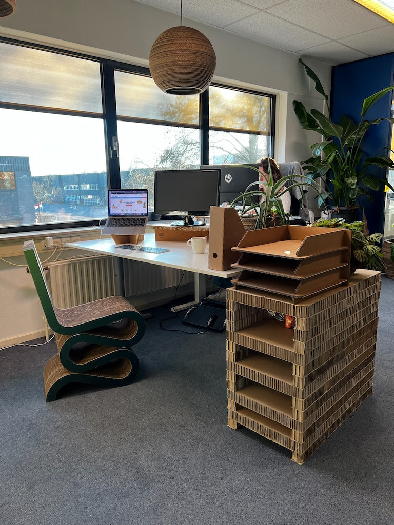Ode-aan-de-thuiswerker:-werk-slim-met-kartonnen-creaties!-6