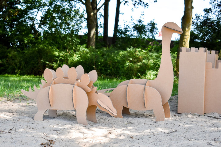 Kartonnen brontosaurus dinosaurus