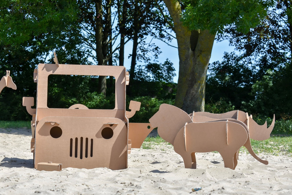 kartonnen jeep en safaridieren