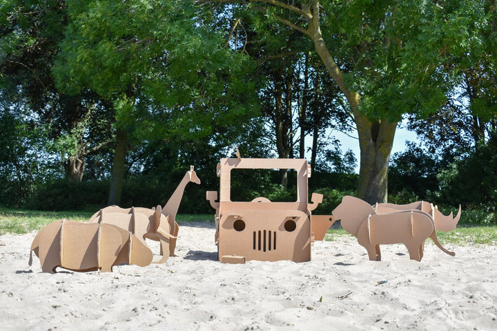 kartonnen jeep en safaridieren