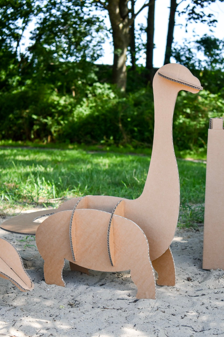 Kartonnen brontosaurus dinosaurus