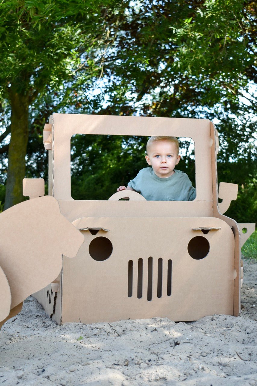 Jeep aus Pappe