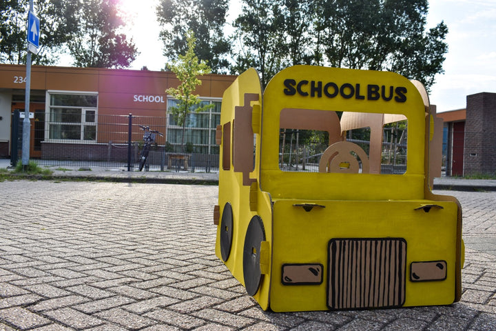 Schulbus aus Pappe