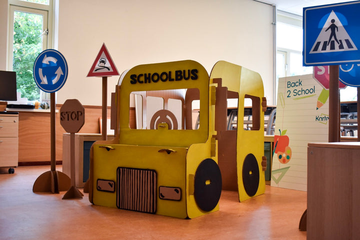 Schulbus aus Pappe