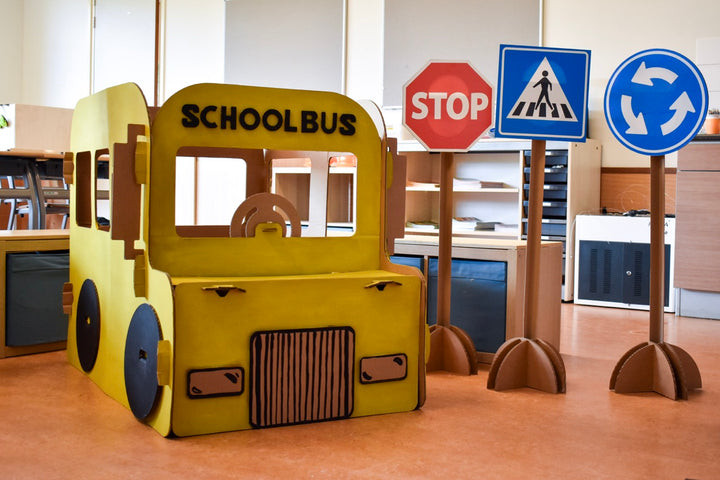Schulbus aus Pappe