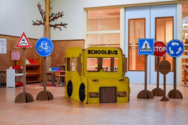 Schulbus aus Pappe