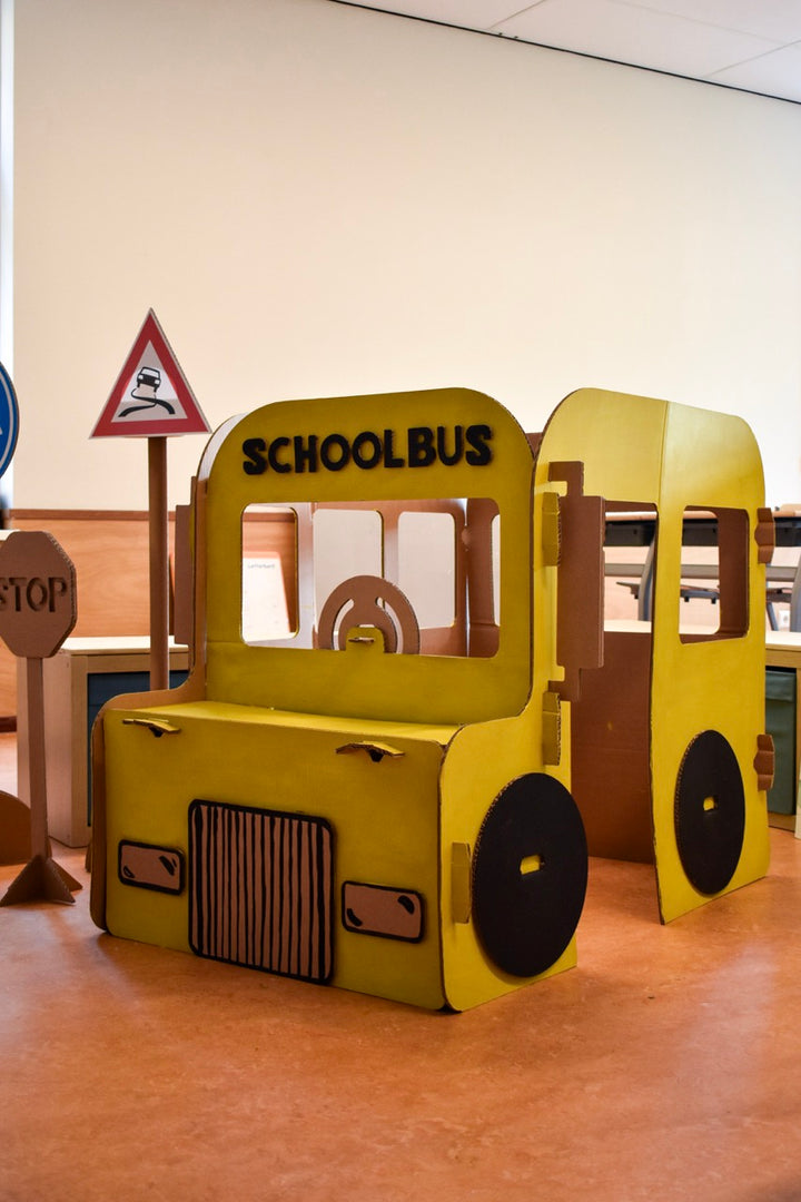 Schulbus aus Pappe
