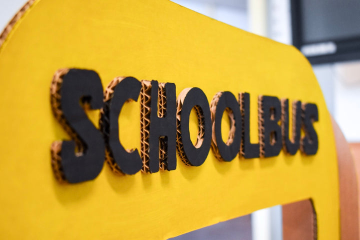 Schulbus aus Pappe