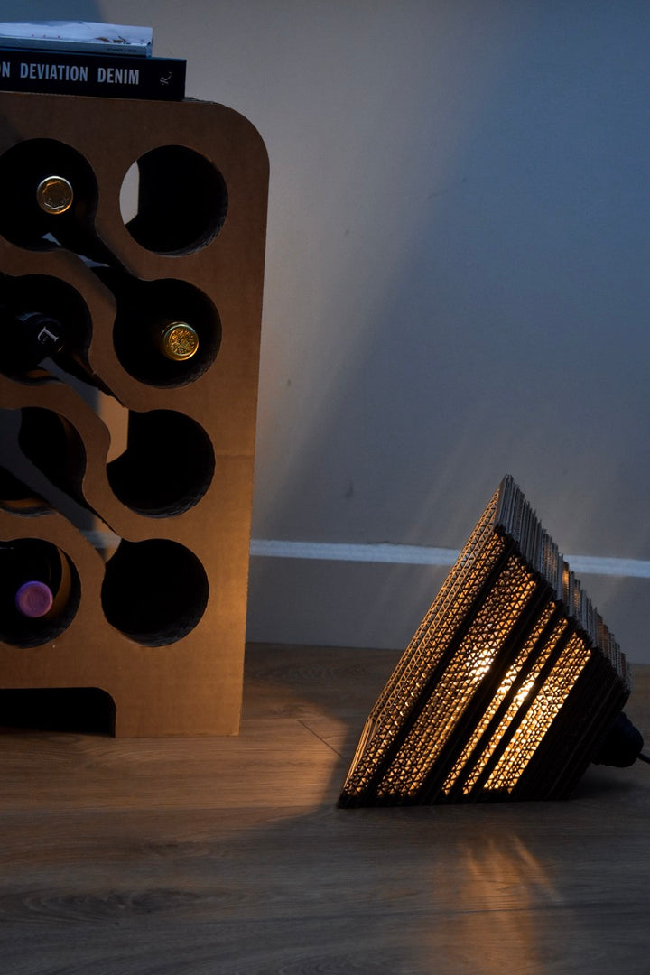 Kartonnen stavern lamp