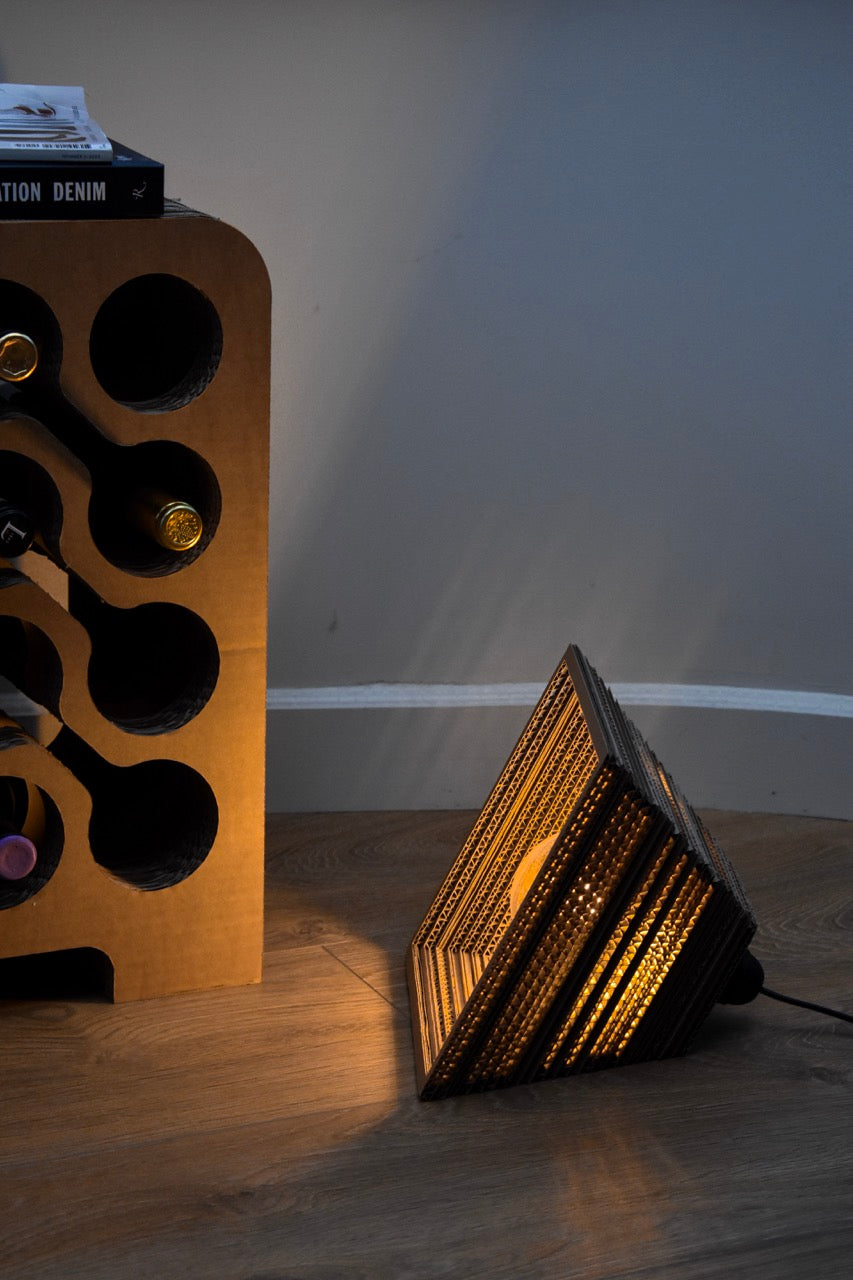 Kartonnen stavern lamp