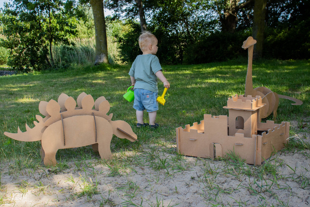 Kartonnen stegosaurus dinosaurus