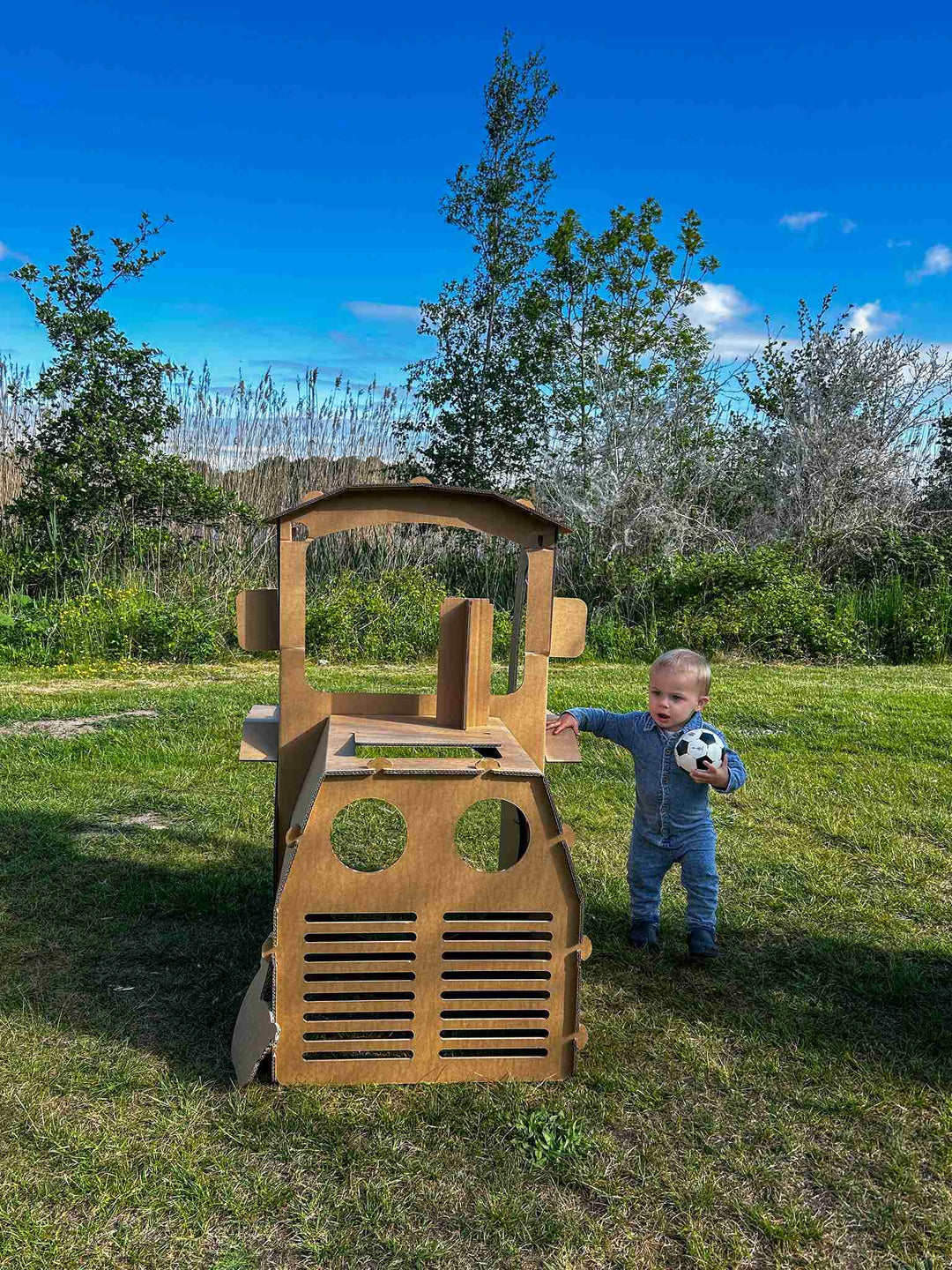 Kartonnen tractor
