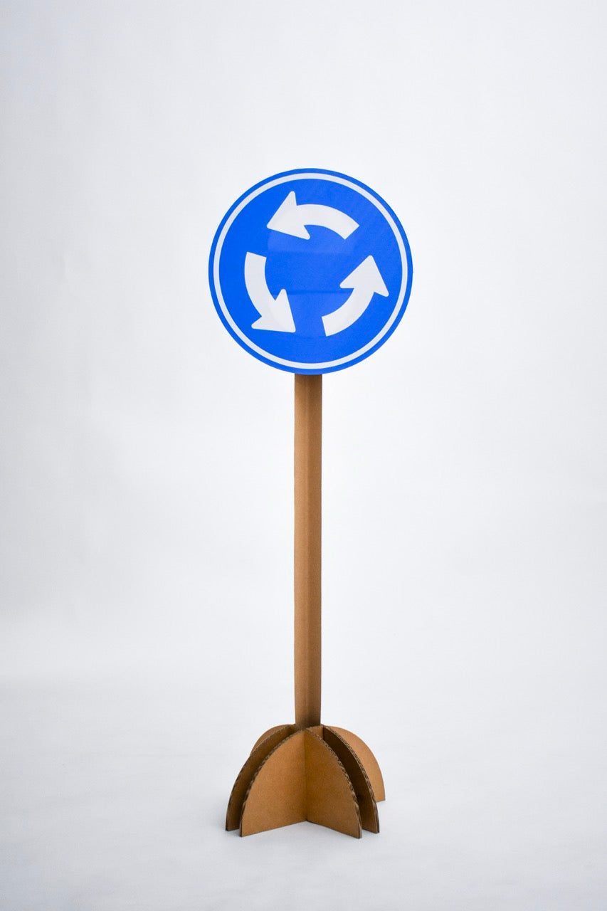 Verkehrsschilder aus Pappe