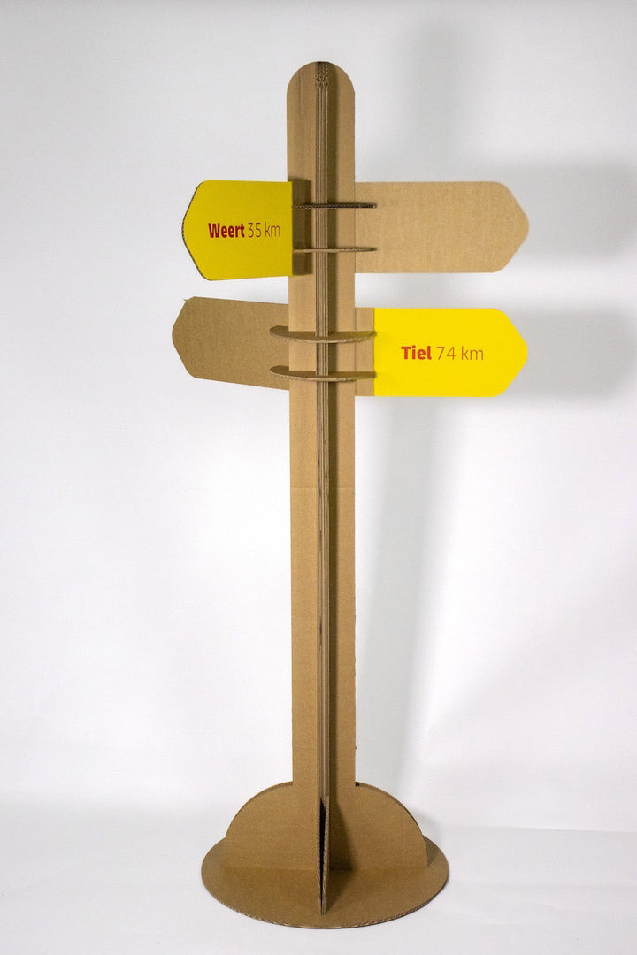 Kartonnen grote wegwijzer