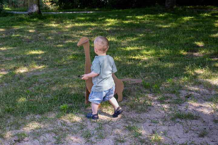 Brontosaurus-Dinosaurier aus Pappe
