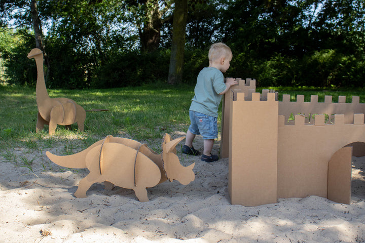 Kartonnen triceratops dinosaurus