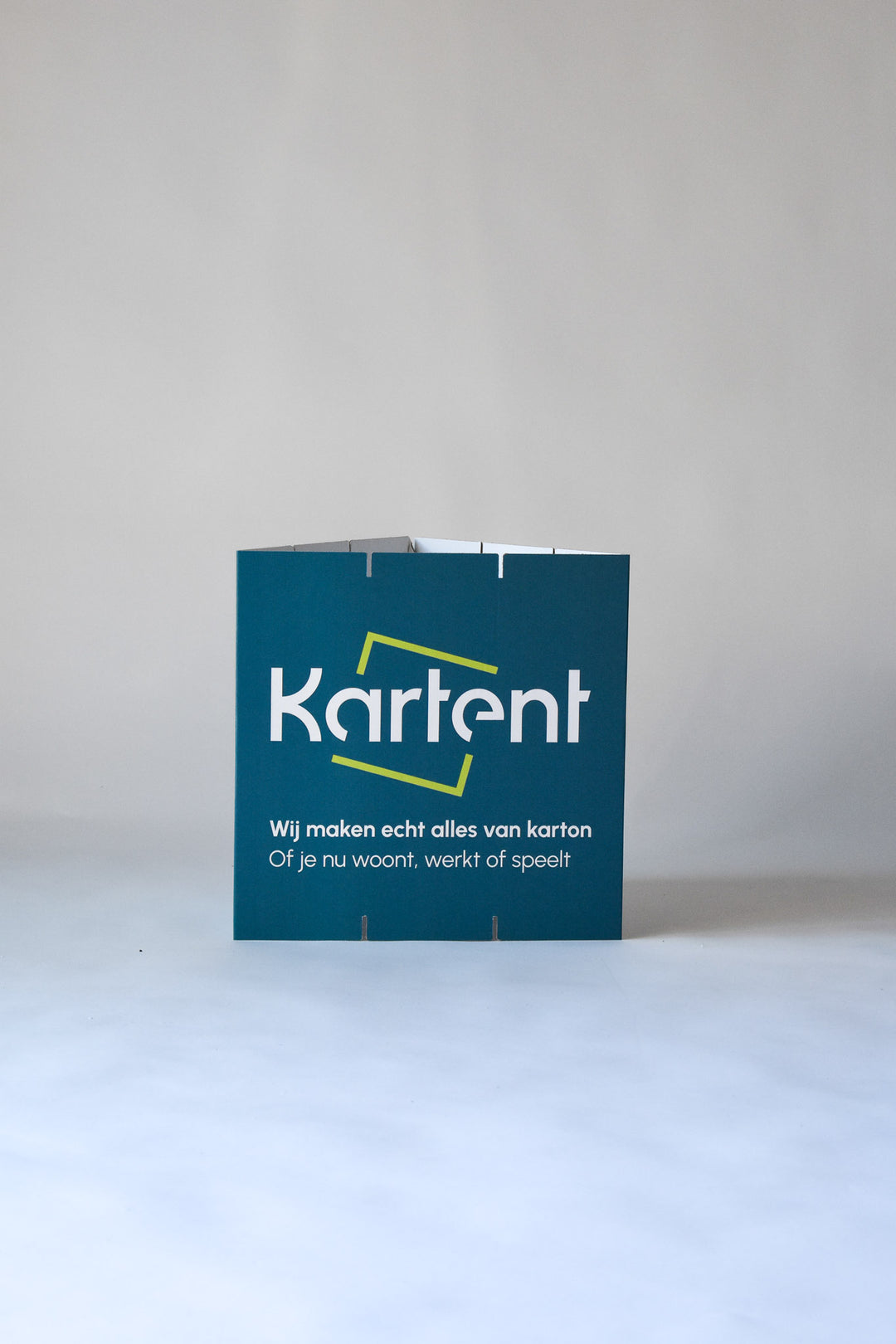 Dreieckdisplay mit Kartonaufdruck