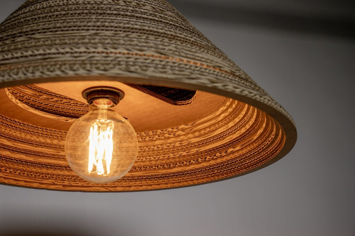 Kartonnen liempde lamp