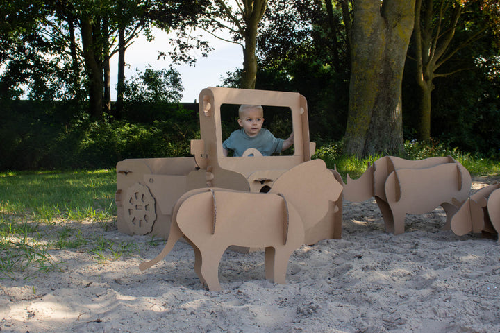 Nashorn aus Pappe
