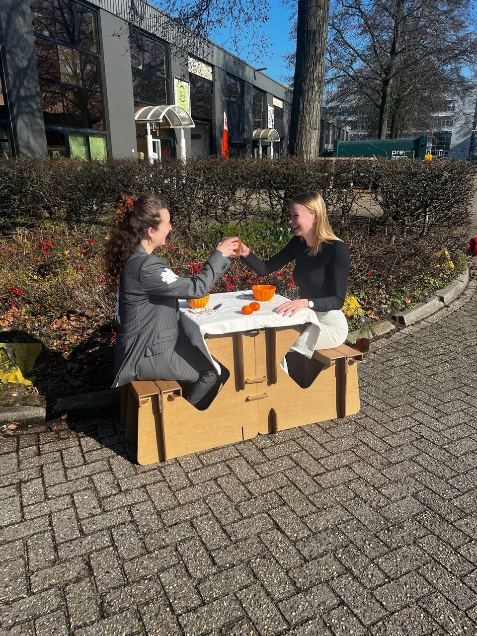 Cardboard children's picnic table | Children's furniture – Kartent