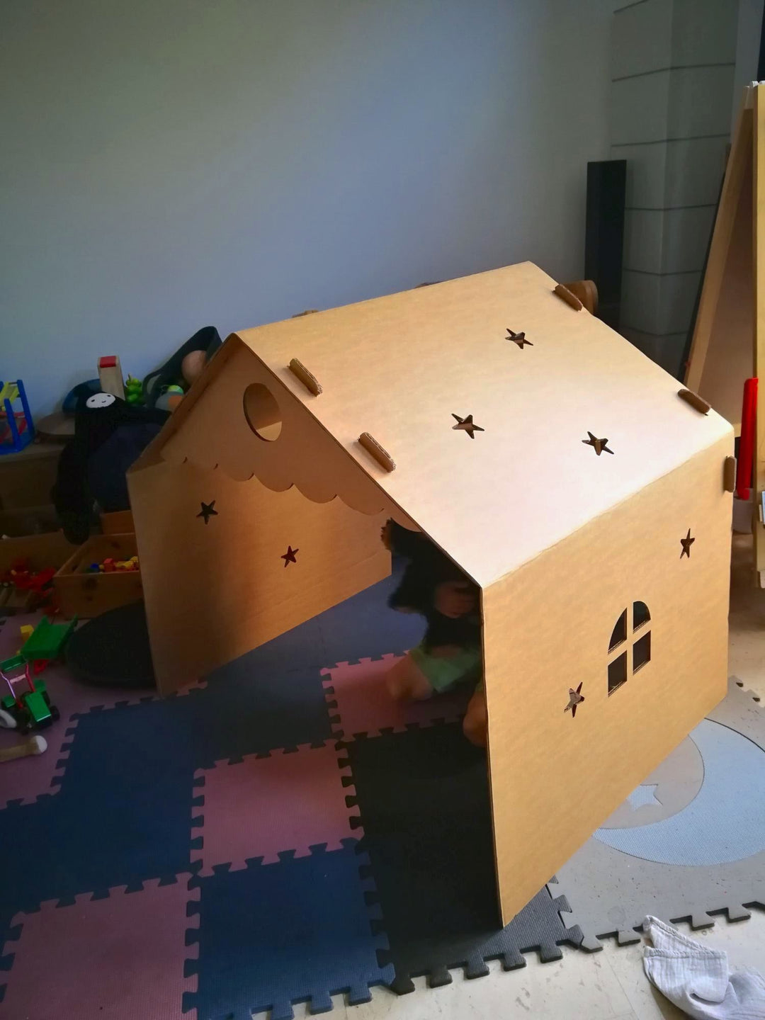 Kartonnen kinderbed huis