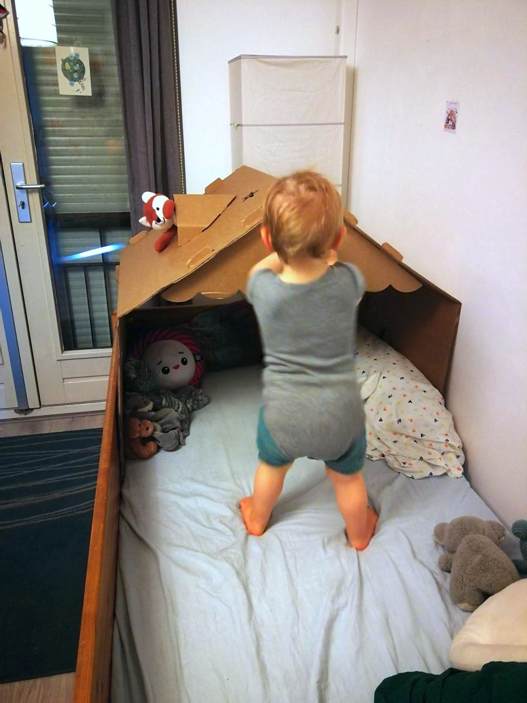 Kartonnen kinderbed huis