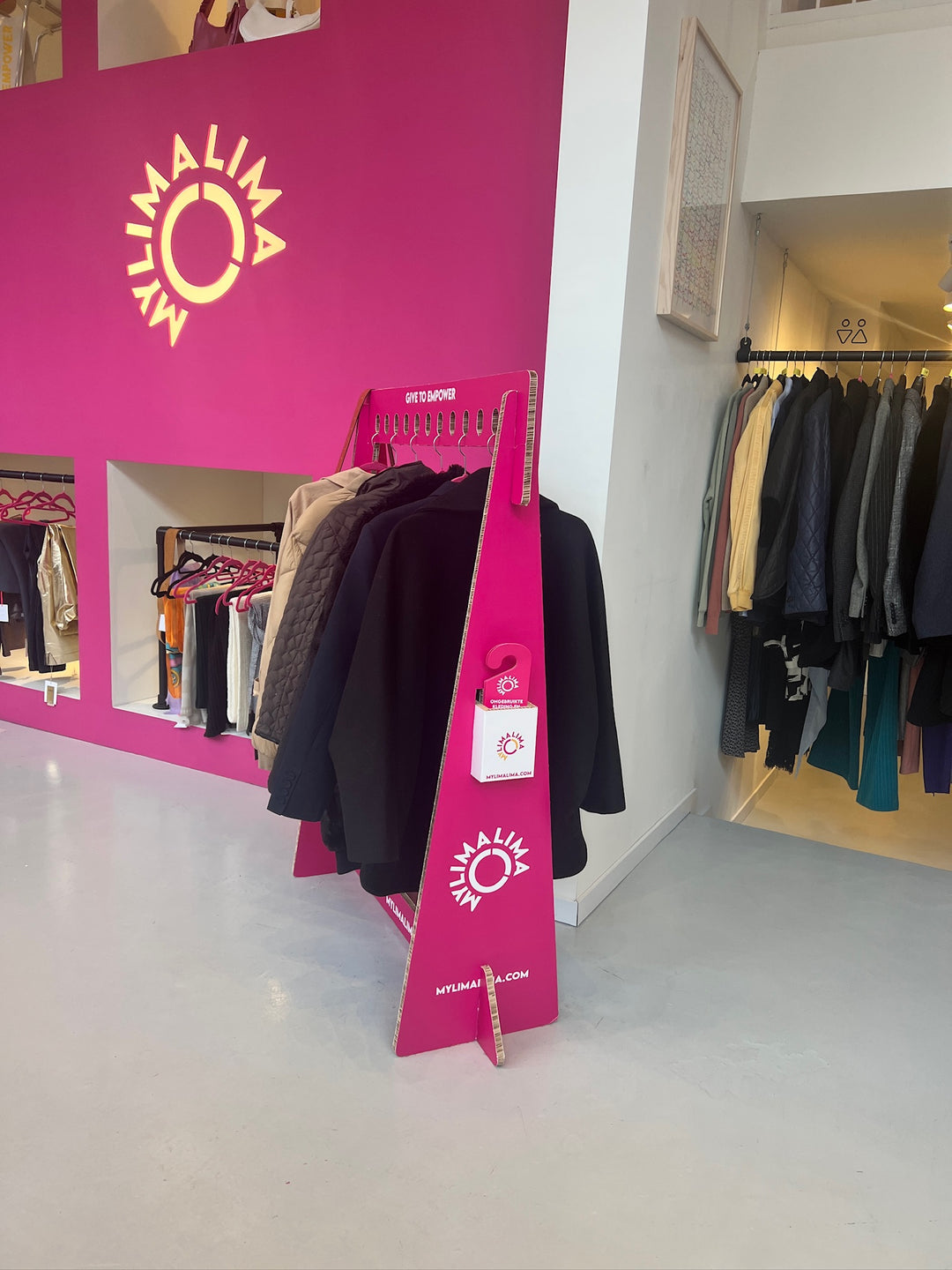 Kartonnen bedrukt kledingrek