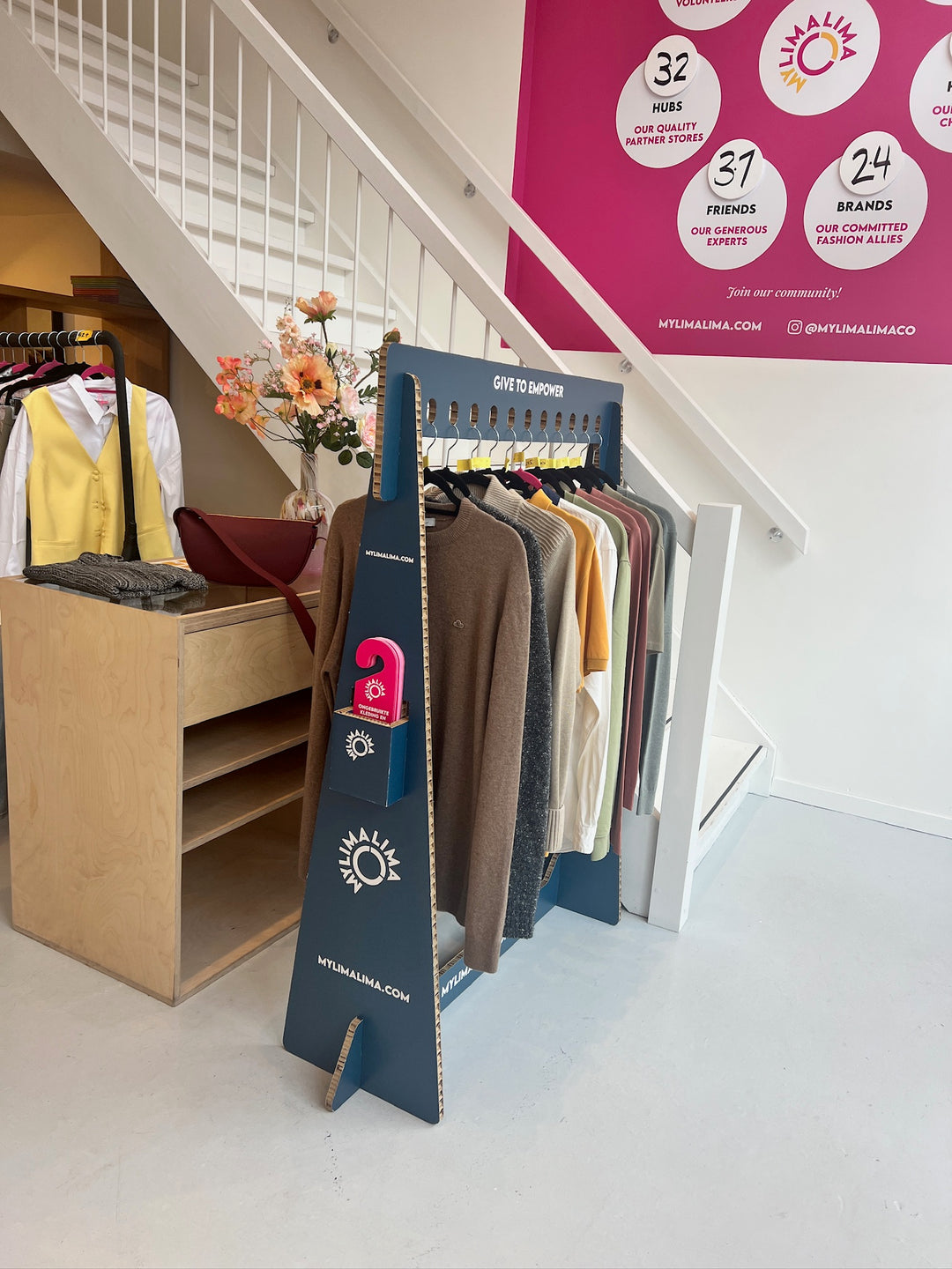 Kartonnen bedrukt kledingrek