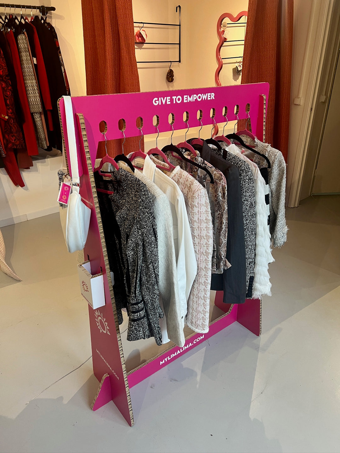 Kartonnen bedrukt kledingrek