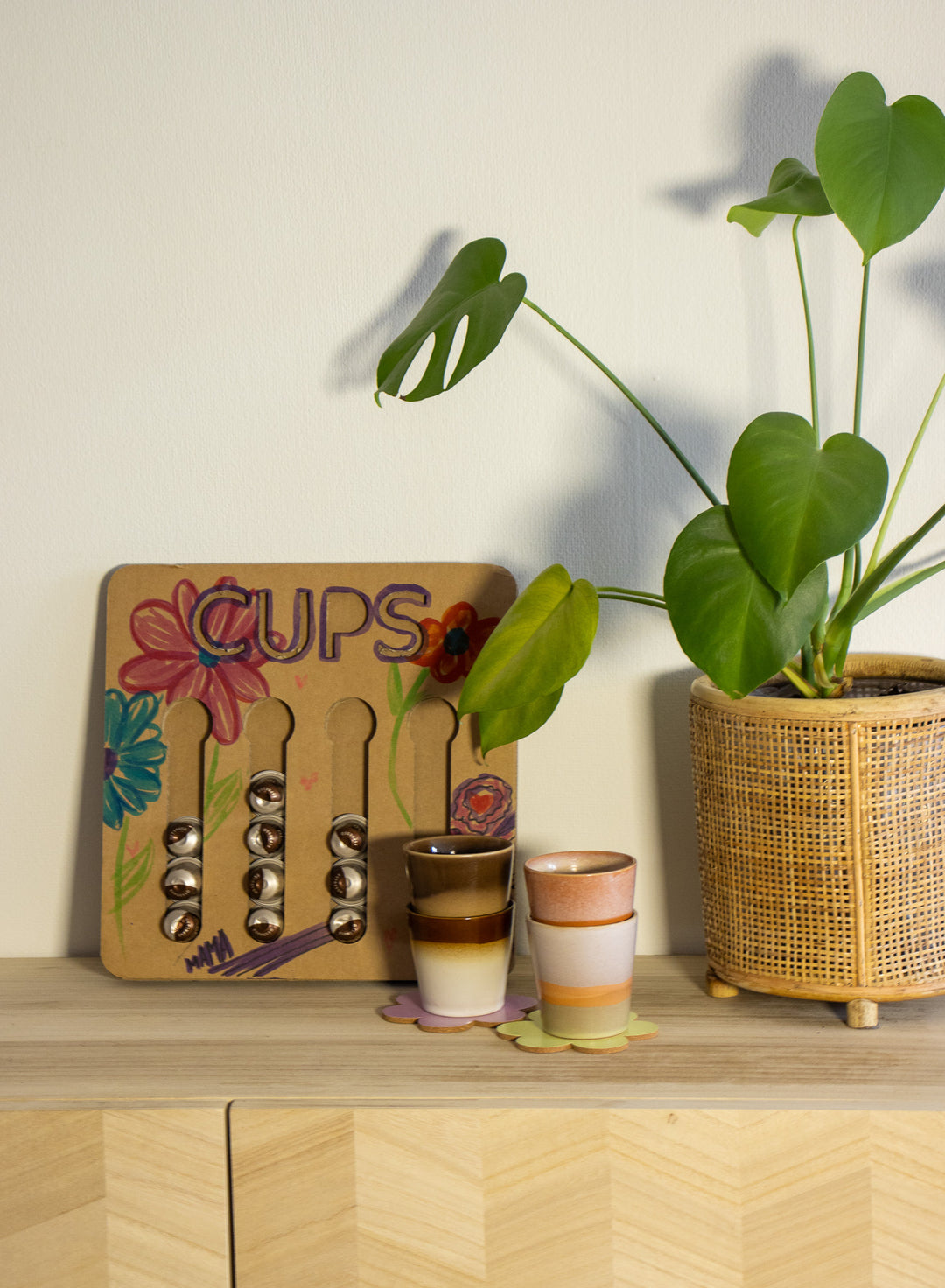 Kaffeetassenhalter aus Pappe