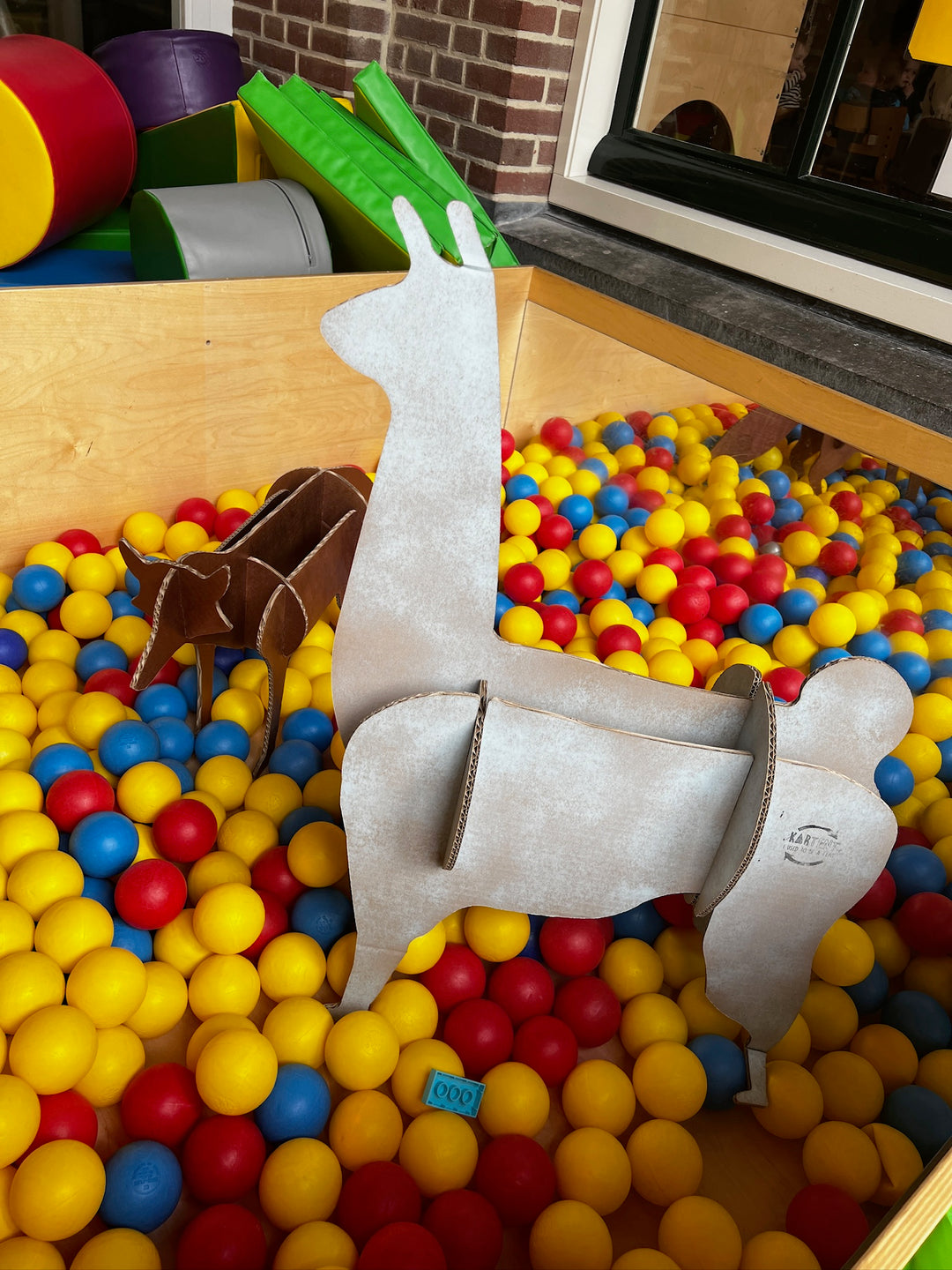 Lama aus Pappe