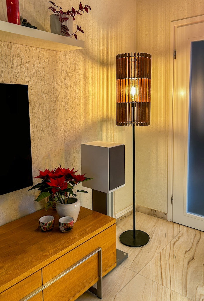 Cardboard nest lamp
