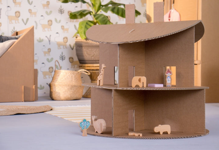 Kartonnen poppenhuis rond