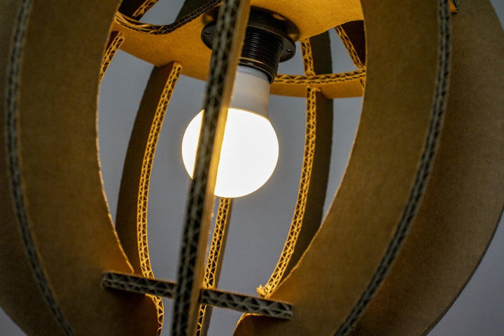 Kartonnen skanderborg lamp