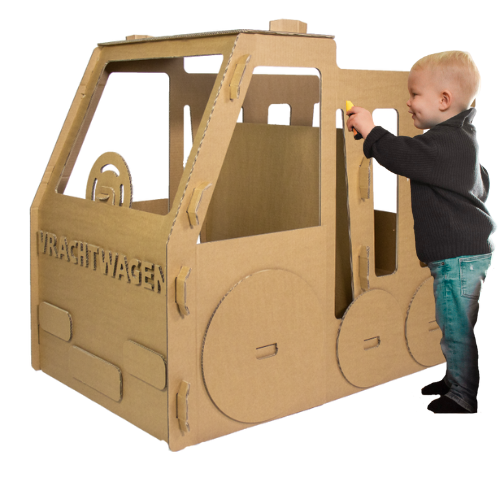 Kartonnen vrachtwagen